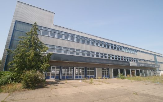 Autowerkstatt /Halle im Rohbau